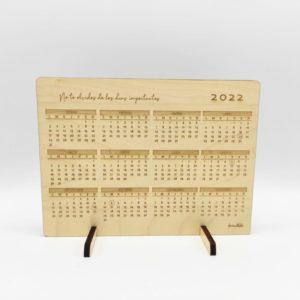 calendario madera brinda
